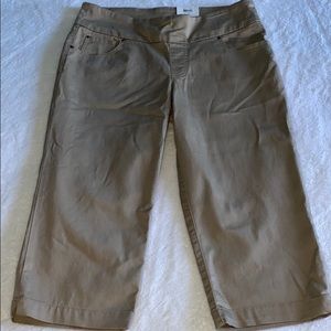 Time and Tru Khaki Capris